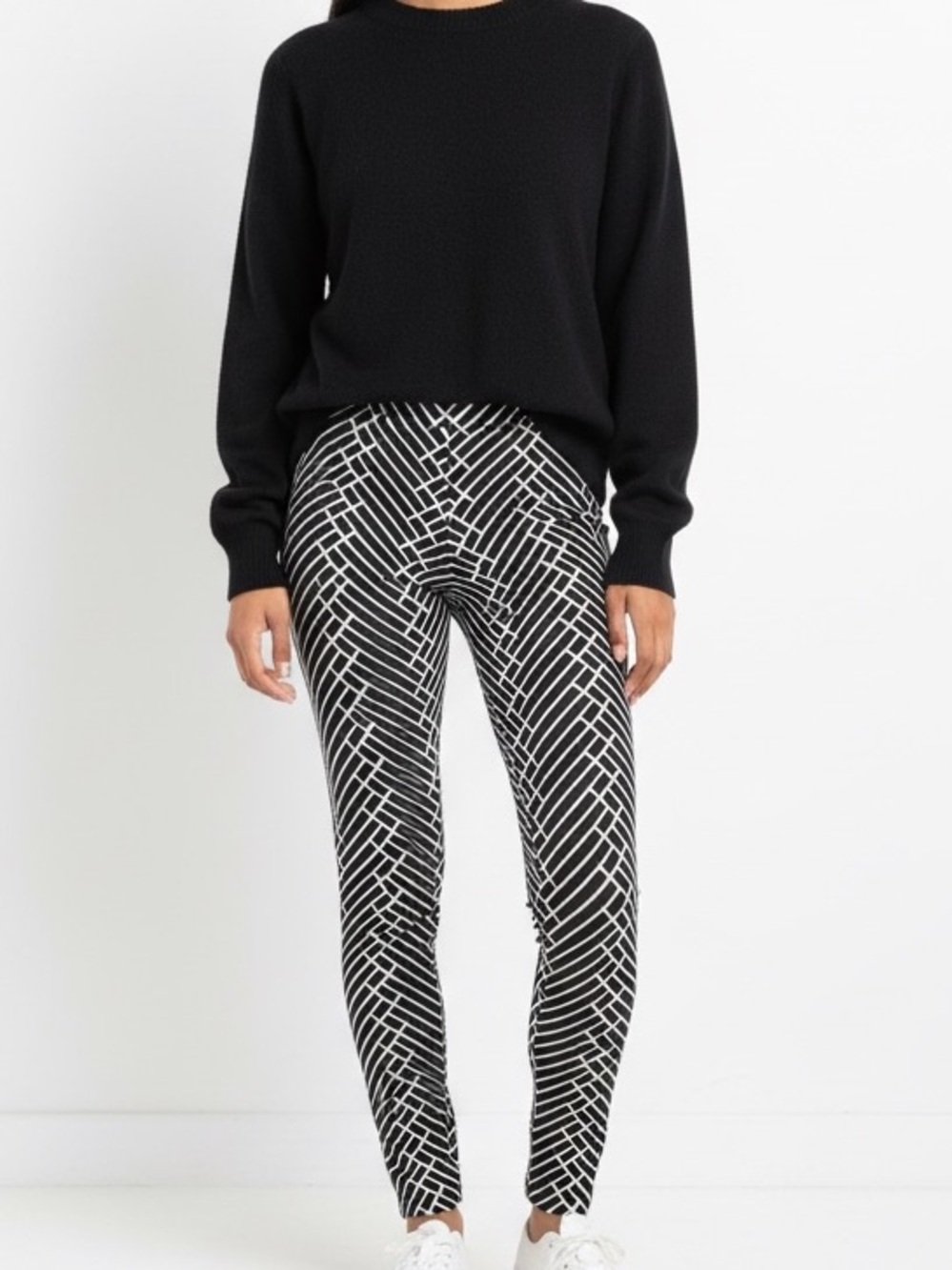 Peter Nygard Black & White Geometric Leggings